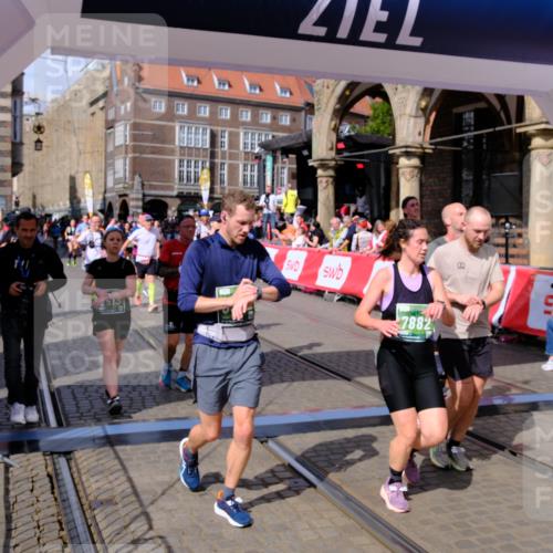 13.09.2026 - 21. swb-Marathon Bremen Tim E. http://msf.ph/oto/10389230 13.09.2026 13:31:27 Ziel 217, 1398, 1479, 2244, 2513, 2802, 2902, 3396, 3762, 3800, 4477, 4647, 5673, 5720, 5846, 6307, 6419, 6619, 6732, 7198, 7296, 7359, 7637, 7798, 7812, 7882, 8035, 8097, 8342, 8382, 8543, 8726, 9147, 9274, 9337, 9822, 9937, 9958, 9962, 9969, 9976, 9977, 13152 meine-sportfotos.de