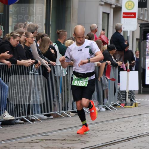 13.09.2026 - 21. swb-Marathon Bremen Strokosch-Dieckow http://msf.ph/oto/10389251 13.09.2026 12:59:40 Ziel 603, 735, 807, 1320, 1485, 1571, 1758, 1911, 1930, 7170, 8850, 9153, 126, 277, 466, 862, 1248, 1800, 1852, 2651, 3251, 4964, 5316, 5828, 6557, 9533 meine-sportfotos.de