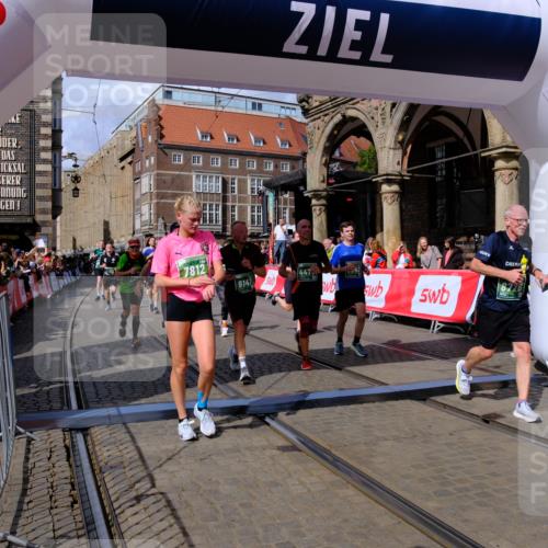 13.09.2026 - 21. swb-Marathon Bremen Tim E. http://msf.ph/oto/10389253 13.09.2026 13:31:38 Ziel 217, 922, 1398, 1627, 2244, 2602, 2707, 3152, 3343, 3392, 3396, 3579, 3762, 4258, 4477, 5375, 5504, 5673, 5720, 5765, 5979, 6147, 6619, 6968, 6971, 7001, 7296, 7812, 8035, 8097, 8239, 8339, 8342, 8726, 9147, 9155, 9337, 9822, 9969, 9977, 13066 meine-sportfotos.de