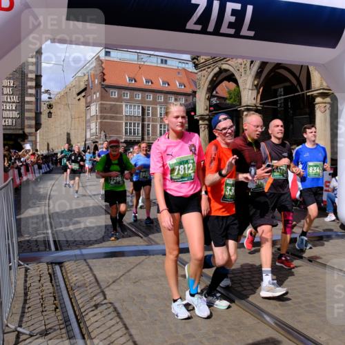 13.09.2026 - 21. swb-Marathon Bremen Tim E. http://msf.ph/oto/10389265 13.09.2026 13:31:39 Ziel 217, 922, 1398, 1627, 2244, 2602, 2707, 3152, 3343, 3392, 3396, 3579, 3762, 4258, 4477, 5375, 5504, 5673, 5720, 5765, 5979, 6147, 6619, 6968, 6971, 7001, 7296, 7812, 8035, 8097, 8239, 8339, 8342, 8726, 9147, 9155, 9337, 9822, 13066 meine-sportfotos.de