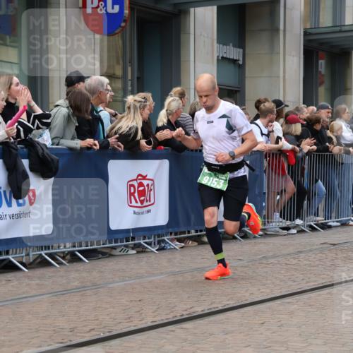 13.09.2026 - 21. swb-Marathon Bremen Strokosch-Dieckow http://msf.ph/oto/10389273 13.09.2026 12:59:42 Ziel 603, 735, 807, 1320, 1485, 1571, 1758, 1911, 1930, 7170, 8689, 8850, 9153, 126, 277, 466, 862, 1800, 1852, 3251, 4964, 5316, 5828, 6557 meine-sportfotos.de