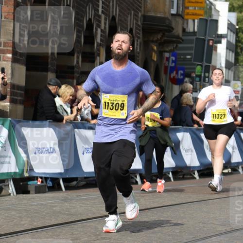 13.09.2026 - 21. swb-Marathon Bremen Strokosch-Dieckow http://msf.ph/oto/10389294 13.09.2026 11:10:48 Ziel 10002, 10169, 10247, 10361, 10362, 10422, 10706, 10719, 10768, 10791, 10890, 11080, 11283, 11298, 11300, 11382, 11725, 11736, 11957, 11982, 12183, 12227, 12454, 12550, 10148, 10163, 10527, 10547, 10653, 10792, 10841, 11043, 11237, 11335, 11465, 11483, 11691, 11756, 11993, 12401 meine-sportfotos.de