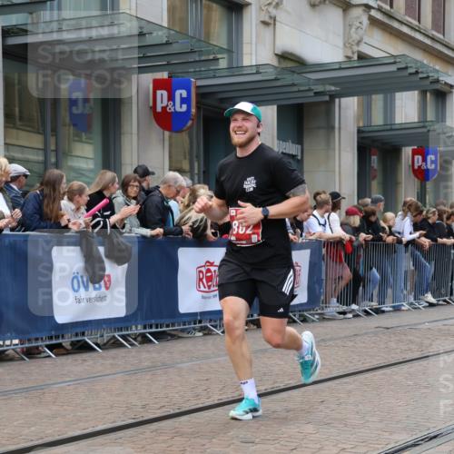 13.09.2026 - 21. swb-Marathon Bremen Strokosch-Dieckow http://msf.ph/oto/10389299 13.09.2026 12:59:45 Ziel 603, 735, 807, 912, 1320, 1571, 1758, 1911, 1930, 7170, 8689, 8850, 9153, 126, 277, 466, 862, 1320, 1485, 1852, 3251, 4964, 5316, 5828, 6557, 8850 meine-sportfotos.de