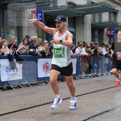 13.09.2026 - 21. swb-Marathon Bremen Strokosch-Dieckow http://msf.ph/oto/10389336 13.09.2026 12:59:53 Ziel 603, 671, 735, 912, 1571, 1758, 1911, 1930, 2683, 5776, 7015, 7170, 8689, 126, 277, 466, 807, 862, 1320, 1485, 1852, 4964, 5316, 5828, 6557, 8850, 9153 meine-sportfotos.de