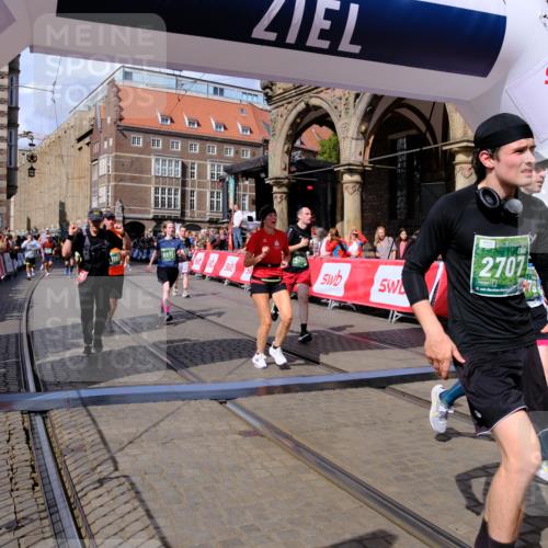 13.09.2026 - 21. swb-Marathon Bremen Tim E. http://msf.ph/oto/10389358 13.09.2026 13:31:50 Ziel 310, 922, 1600, 1627, 2602, 2707, 3152, 3343, 3392, 3579, 3858, 3859, 4164, 4258, 4273, 4692, 4889, 5375, 5426, 5504, 5979, 6039, 6062, 6147, 6581, 6968, 6971, 7001, 7032, 7608, 7941, 8042, 8205, 8239, 8339, 8364, 8495, 8522, 9155, 9293, 9903 meine-sportfotos.de