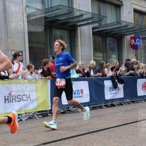 13.09.2026 - 21. swb-Marathon Bremen Strokosch-Dieckow http://msf.ph/oto/10389381 13.09.2026 12:59:59 Ziel 671, 912, 1571, 1758, 1911, 1930, 2683, 5776, 7015, 7170, 8689, 126, 277, 603, 735, 807, 1320, 1485, 1852, 1930, 6557, 8850, 9153 meine-sportfotos.de
