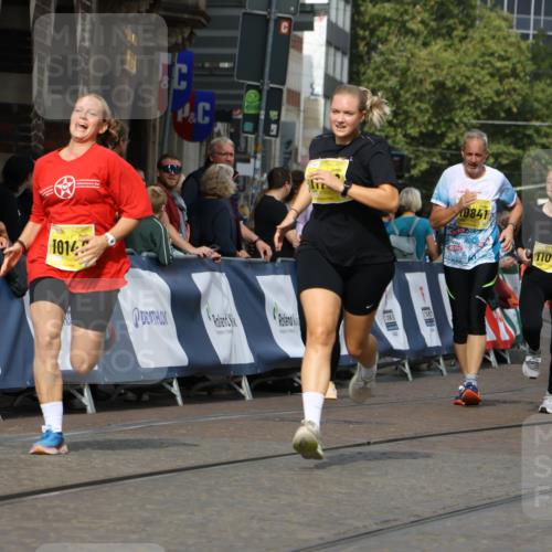 13.09.2026 - 21. swb-Marathon Bremen Strokosch-Dieckow http://msf.ph/oto/10389416 13.09.2026 11:11:00 Ziel 10247, 10422, 10461, 10462, 10768, 10911, 11047, 11283, 11298, 11300, 11309, 11327, 11465, 11513, 11583, 11736, 11846, 12183, 10313, 10419, 10527, 10611, 10644, 11062, 11141, 11483, 11679, 11691, 11745, 12396, 12401, 12507 meine-sportfotos.de