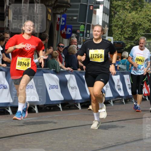 13.09.2026 - 21. swb-Marathon Bremen Strokosch-Dieckow http://msf.ph/oto/10389430 13.09.2026 11:11:01 Ziel 10247, 10422, 10461, 10462, 10768, 10911, 11047, 11283, 11298, 11300, 11309, 11327, 11335, 11465, 11513, 11583, 11736, 11846, 12183, 10313, 10419, 10527, 10611, 10644, 11062, 11141, 11231, 11483, 11679, 11745, 12148, 12396, 12507 meine-sportfotos.de