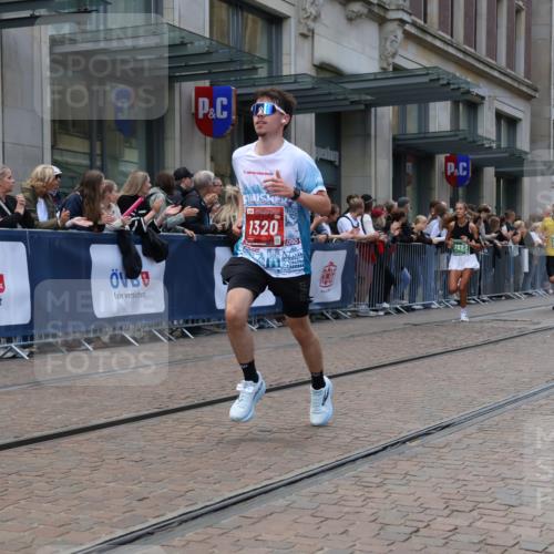 13.09.2026 - 21. swb-Marathon Bremen Strokosch-Dieckow http://msf.ph/oto/10389440 13.09.2026 13:00:06 Ziel 671, 912, 1136, 1550, 1754, 2683, 5776, 7015, 8689, 603, 735, 807, 1320, 1485, 1571, 1758, 1911, 1930, 7170, 8850, 9153 meine-sportfotos.de