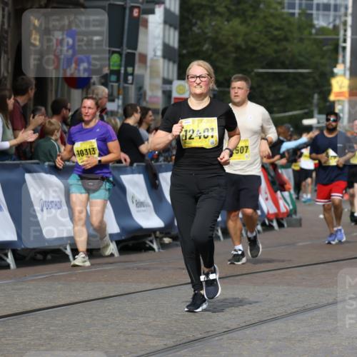 13.09.2026 - 21. swb-Marathon Bremen Strokosch-Dieckow http://msf.ph/oto/10389480 13.09.2026 11:11:07 Ziel 10148, 10163, 10461, 10462, 10547, 10792, 10911, 11043, 11047, 11309, 11327, 11335, 11465, 11513, 11583, 11736, 11756, 11846, 10419, 10611, 11062, 11231, 11458, 11679, 11745, 12126, 12148, 12396 meine-sportfotos.de