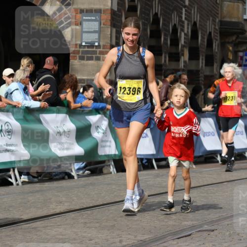 13.09.2026 - 21. swb-Marathon Bremen Strokosch-Dieckow http://msf.ph/oto/10389611 13.09.2026 11:11:18 Ziel 10148, 10163, 10313, 10461, 10462, 10527, 10547, 10644, 10653, 10792, 10841, 11043, 11141, 11237, 11335, 11465, 11483, 11691, 11756, 11993, 12401, 12507, 10510, 10511, 10546, 10977, 11036, 11216, 11289, 11533, 11702, 11870, 12126, 12220, 12311, 12464, 12508 meine-sportfotos.de