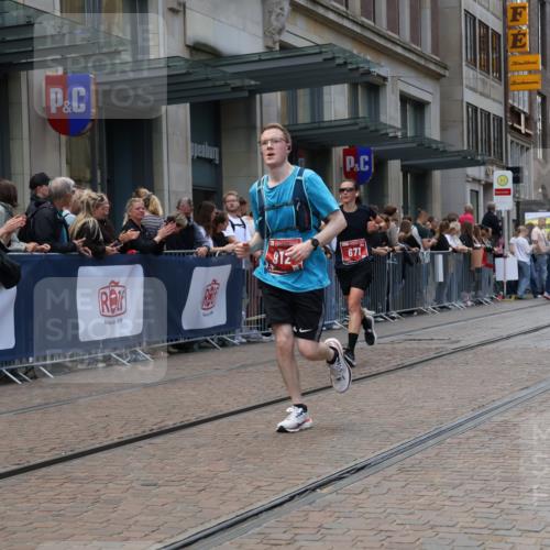 13.09.2026 - 21. swb-Marathon Bremen Strokosch-Dieckow http://msf.ph/oto/10389622 13.09.2026 13:00:25 Ziel 371, 453, 1136, 1550, 1754, 2141, 4904, 8749, 9849, 671, 912, 1571, 1758, 1911, 2683, 5776, 7015, 7170, 8689 meine-sportfotos.de