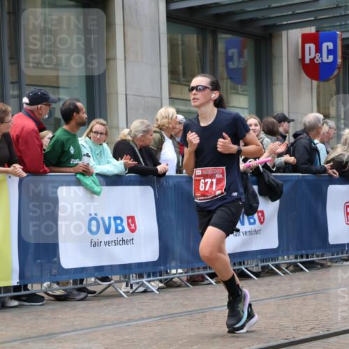 13.09.2026 - 21. swb-Marathon Bremen Strokosch-Dieckow http://msf.ph/oto/10389646 13.09.2026 13:00:27 Ziel 371, 453, 1136, 2141, 4904, 8749, 9849, 671, 912, 1550, 1571, 1754, 2683, 5776, 7015, 8689 meine-sportfotos.de