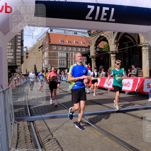 13.09.2026 - 21. swb-Marathon Bremen Tim E. http://msf.ph/oto/10389703 13.09.2026 13:32:47 Ziel 1687, 2292, 2293, 2611, 2910, 2992, 3354, 3402, 3429, 3441, 3878, 4263, 4323, 4380, 4471, 4655, 4835, 5281, 6518, 6593, 6760, 6781, 6900, 7150, 7173, 7572, 7990, 8957, 9040, 9151, 9175, 9198, 9283, 9719, 9779, 13208, 13244 meine-sportfotos.de