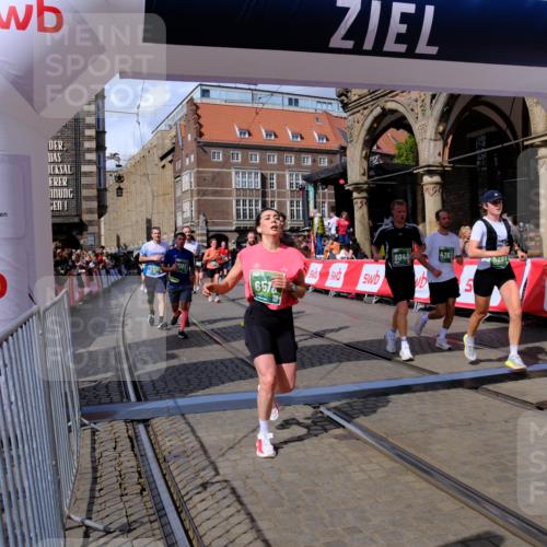 13.09.2026 - 21. swb-Marathon Bremen Tim E. http://msf.ph/oto/10389715 13.09.2026 13:32:48 Ziel 1437, 1687, 2292, 2293, 2611, 2910, 2992, 3354, 3402, 3429, 3441, 3878, 4263, 4323, 4380, 4471, 4655, 4835, 4862, 5281, 5398, 6518, 6583, 6593, 6760, 6781, 6900, 7150, 7173, 7572, 7990, 8957, 9040, 9151, 9175, 9283, 9719, 9779, 13208, 13244 meine-sportfotos.de