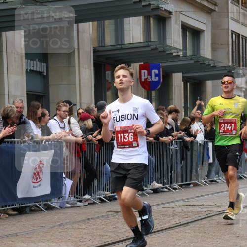 13.09.2026 - 21. swb-Marathon Bremen Strokosch-Dieckow http://msf.ph/oto/10389723 13.09.2026 13:00:45 Ziel 1619, 3019, 5663, 6359, 8749, 9849, 371, 453, 1136, 1550, 1754, 2141, 4904, 8749 meine-sportfotos.de
