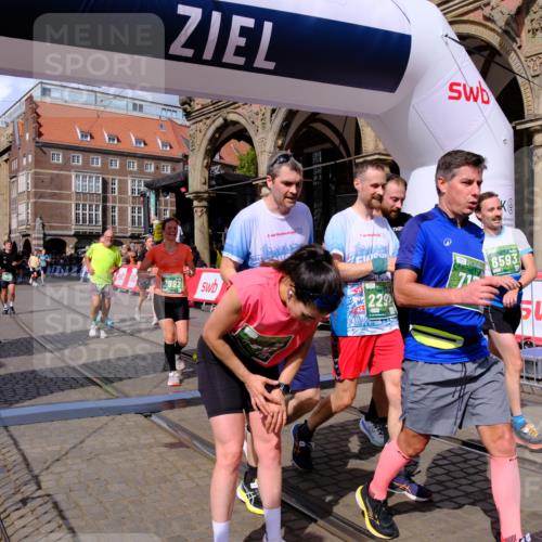 13.09.2026 - 21. swb-Marathon Bremen Tim E. http://msf.ph/oto/10389752 13.09.2026 13:32:52 Ziel 1437, 1687, 2292, 2293, 2611, 2992, 3354, 3429, 3878, 3895, 4263, 4323, 4380, 4862, 5281, 5398, 6518, 6583, 6593, 6718, 6760, 6781, 6900, 7016, 7173, 7466, 7758, 7990, 8344, 8957, 9040, 9151, 9175, 9719, 13208 meine-sportfotos.de