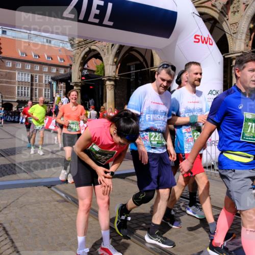 13.09.2026 - 21. swb-Marathon Bremen Tim E. http://msf.ph/oto/10389762 13.09.2026 13:32:52 Ziel 1437, 1687, 2292, 2293, 2611, 2992, 3354, 3429, 3878, 3895, 4263, 4323, 4380, 4862, 5281, 5398, 6518, 6583, 6593, 6718, 6760, 6781, 6900, 7016, 7173, 7466, 7758, 7990, 8344, 8957, 9040, 9151, 9175, 9719, 13208 meine-sportfotos.de