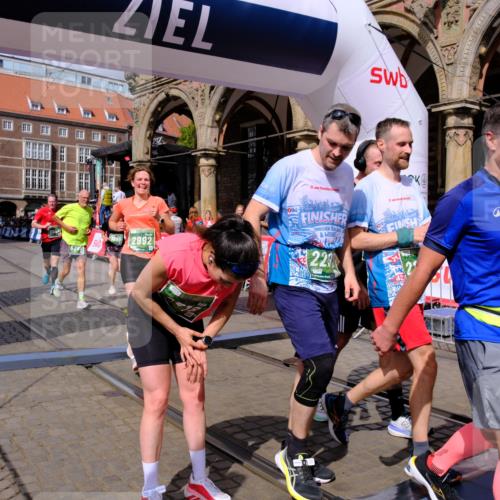 13.09.2026 - 21. swb-Marathon Bremen Tim E. http://msf.ph/oto/10389766 13.09.2026 13:32:53 Ziel 1437, 1687, 2292, 2293, 2611, 2992, 3354, 3429, 3878, 3895, 4263, 4323, 4380, 4862, 5281, 5398, 5657, 6518, 6583, 6593, 6718, 6760, 7016, 7173, 7466, 7758, 7990, 8344, 8957, 9040, 9151, 9175, 13208 meine-sportfotos.de