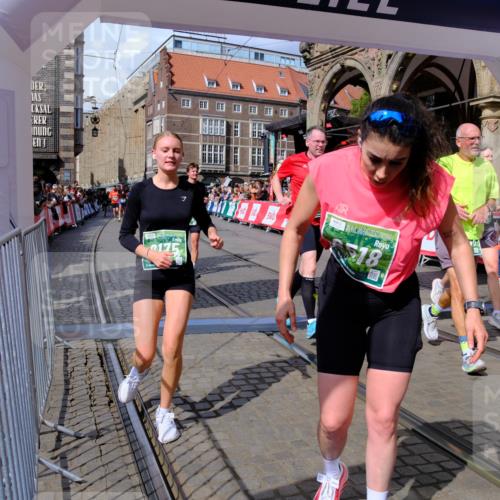 13.09.2026 - 21. swb-Marathon Bremen Tim E. http://msf.ph/oto/10389775 13.09.2026 13:32:54 Ziel 1437, 1687, 2292, 2293, 2611, 2992, 3354, 3429, 3878, 3895, 4263, 4323, 4380, 4862, 5281, 5398, 5581, 5657, 6518, 6583, 6593, 6718, 6760, 7016, 7173, 7466, 7758, 7990, 8344, 8367, 8957, 9040, 9175, 13208 meine-sportfotos.de