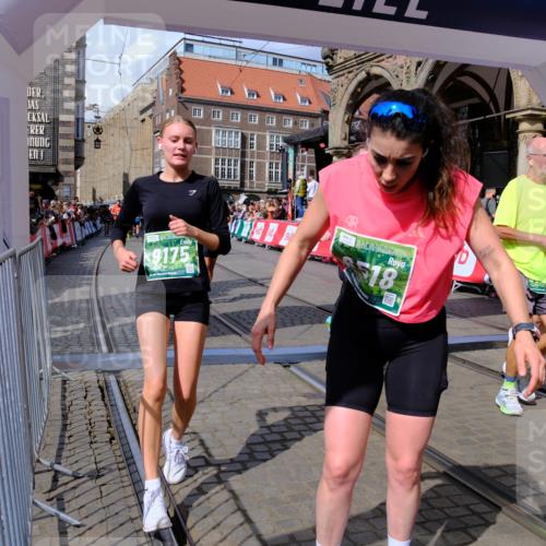 13.09.2026 - 21. swb-Marathon Bremen Tim E. http://msf.ph/oto/10389779 13.09.2026 13:32:54 Ziel 1437, 1687, 2292, 2293, 2611, 2992, 3354, 3429, 3878, 3895, 4263, 4323, 4380, 4862, 5281, 5398, 5581, 5657, 6518, 6583, 6593, 6718, 6760, 7016, 7173, 7466, 7758, 7990, 8344, 8367, 8957, 9040, 9175, 13208 meine-sportfotos.de