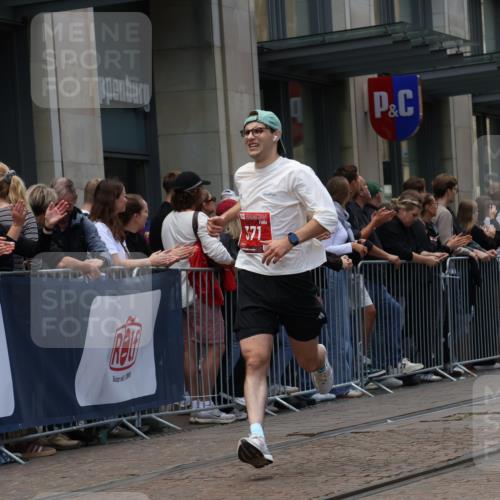 13.09.2026 - 21. swb-Marathon Bremen Strokosch-Dieckow http://msf.ph/oto/10389785 13.09.2026 13:00:54 Ziel 1411, 1619, 3019, 4328, 5663, 371, 453, 1136, 2141, 4904, 6359, 8749, 9849 meine-sportfotos.de