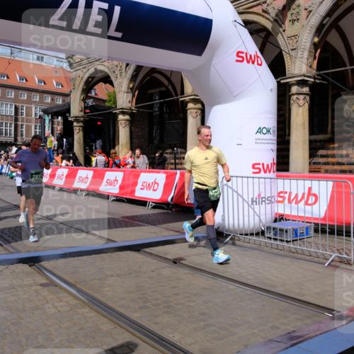 13.09.2026 - 21. swb-Marathon Bremen Tim E. http://msf.ph/oto/10389788 13.09.2026 13:32:59 Ziel 1437, 1687, 2611, 2992, 3354, 3878, 3895, 4323, 4862, 5009, 5398, 5581, 5657, 6583, 6718, 6760, 6786, 7016, 7466, 7758, 7990, 8344, 8367, 8506, 8957, 9175, 13232 meine-sportfotos.de