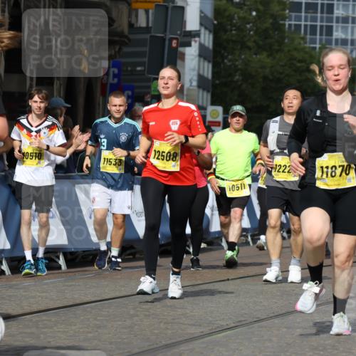 13.09.2026 - 21. swb-Marathon Bremen Strokosch-Dieckow http://msf.ph/oto/10389795 13.09.2026 11:11:33 Ziel 10313, 10419, 10527, 10611, 10644, 11062, 11141, 11231, 11458, 11483, 11679, 11745, 12126, 12148, 12396, 12507, 10155, 10552, 10616, 11239, 11927, 12082, 12286, 12336, 12553 meine-sportfotos.de