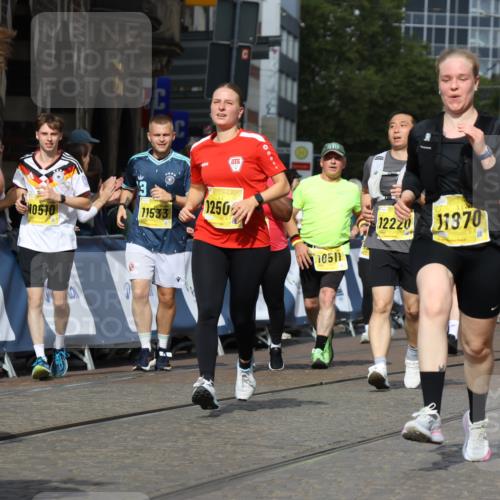 13.09.2026 - 21. swb-Marathon Bremen Strokosch-Dieckow http://msf.ph/oto/10389800 13.09.2026 11:11:33 Ziel 10313, 10419, 10527, 10611, 10644, 11062, 11141, 11231, 11458, 11483, 11679, 11745, 12126, 12148, 12396, 12507, 10155, 10552, 10616, 11239, 11927, 12082, 12286, 12336, 12553 meine-sportfotos.de