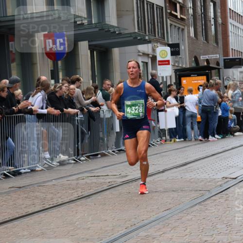 13.09.2026 - 21. swb-Marathon Bremen Strokosch-Dieckow http://msf.ph/oto/10389845 13.09.2026 13:01:03 Ziel 1411, 1619, 3019, 4118, 4328, 5663, 5996, 13063, 5663, 6359, 8749, 9849 meine-sportfotos.de