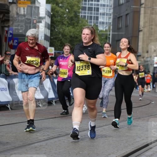 13.09.2026 - 21. swb-Marathon Bremen Strokosch-Dieckow http://msf.ph/oto/10389876 13.09.2026 11:11:43 Ziel 10419, 10510, 10546, 10611, 10977, 11036, 11216, 11231, 11289, 11458, 11702, 11745, 11870, 12126, 12148, 12220, 12311, 12464, 12508, 10582 meine-sportfotos.de
