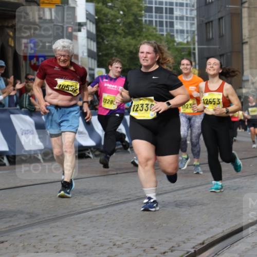 13.09.2026 - 21. swb-Marathon Bremen Strokosch-Dieckow http://msf.ph/oto/10389884 13.09.2026 11:11:43 Ziel 10419, 10510, 10546, 10611, 10977, 11036, 11216, 11231, 11289, 11458, 11702, 11745, 11870, 12126, 12148, 12220, 12311, 12464, 12508, 10582 meine-sportfotos.de