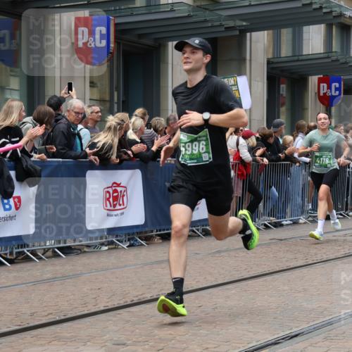 13.09.2026 - 21. swb-Marathon Bremen Strokosch-Dieckow http://msf.ph/oto/10389904 13.09.2026 13:01:13 Ziel 1411, 4118, 4328, 5369, 5996, 7950, 9137, 13063, 13168, 1619, 3019, 4328, 5663, 6359 meine-sportfotos.de