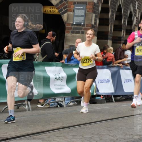 13.09.2026 - 21. swb-Marathon Bremen Strokosch-Dieckow http://msf.ph/oto/10390060 13.09.2026 11:12:31 Ziel 10414, 10490, 11052, 11585, 11633, 12012, 10354, 10743, 10874, 10875, 11090, 11657, 12234, 12497 meine-sportfotos.de