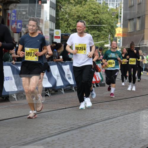 13.09.2026 - 21. swb-Marathon Bremen Strokosch-Dieckow http://msf.ph/oto/10390151 13.09.2026 11:12:43 Ziel 10213, 10406, 10414, 10909, 11052, 11633, 11716, 12327, 10483, 11606, 11671, 11832, 12050, 12423 meine-sportfotos.de