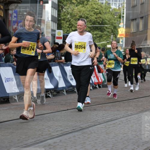 13.09.2026 - 21. swb-Marathon Bremen Strokosch-Dieckow http://msf.ph/oto/10390160 13.09.2026 11:12:43 Ziel 10213, 10406, 10414, 10909, 11052, 11633, 11716, 12327, 10483, 11606, 11671, 11832, 12050, 12423 meine-sportfotos.de