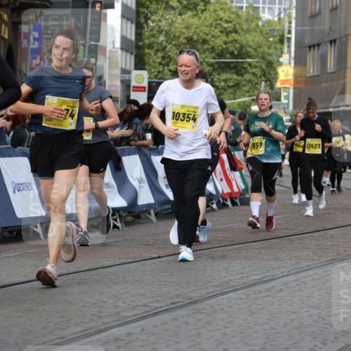13.09.2026 - 21. swb-Marathon Bremen Strokosch-Dieckow http://msf.ph/oto/10390164 13.09.2026 11:12:43 Ziel 10213, 10406, 10414, 10909, 11052, 11633, 11716, 12327, 10483, 11606, 11671, 11832, 12050, 12423 meine-sportfotos.de