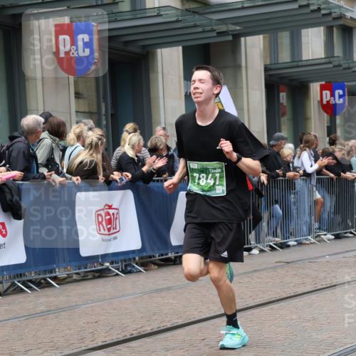13.09.2026 - 21. swb-Marathon Bremen Strokosch-Dieckow http://msf.ph/oto/10390223 13.09.2026 13:02:21 Ziel 1795, 1850, 3609, 6918, 7841, 13237, 1667, 9583 meine-sportfotos.de