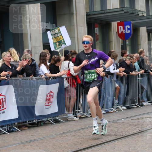 13.09.2026 - 21. swb-Marathon Bremen Strokosch-Dieckow http://msf.ph/oto/10390235 13.09.2026 13:02:26 Ziel 1381, 1795, 1850, 1862, 3609, 6918, 7265, 7841, 13237, 1667, 9583 meine-sportfotos.de
