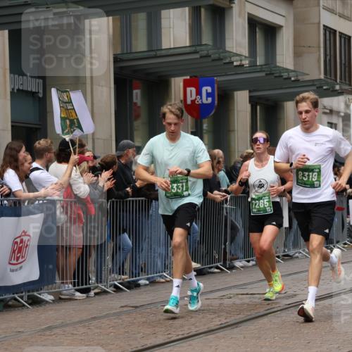 13.09.2026 - 21. swb-Marathon Bremen Strokosch-Dieckow http://msf.ph/oto/10390298 13.09.2026 13:02:42 Ziel 1381, 1862, 6918, 7265, 8319, 8325, 8331, 8756, 9200, 1795, 1850, 3609, 7841, 13237 meine-sportfotos.de