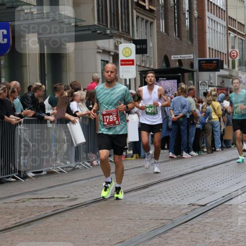 13.09.2026 - 21. swb-Marathon Bremen Strokosch-Dieckow http://msf.ph/oto/10390323 13.09.2026 13:02:46 Ziel 1381, 1862, 7265, 7478, 8028, 8319, 8325, 8331, 8756, 9200, 1795, 1850, 3609, 6918, 7841, 13237 meine-sportfotos.de