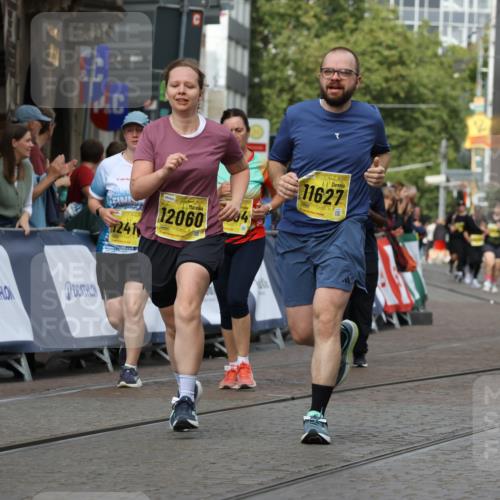 13.09.2026 - 21. swb-Marathon Bremen Strokosch-Dieckow http://msf.ph/oto/10390350 13.09.2026 11:13:08 Ziel 10354, 10483, 10743, 11606, 11657, 11671, 11832, 12050, 12234, 12423, 12497, 11048 meine-sportfotos.de