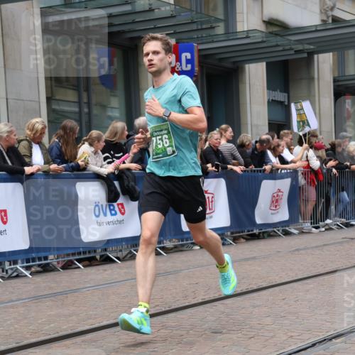 13.09.2026 - 21. swb-Marathon Bremen Strokosch-Dieckow http://msf.ph/oto/10390375 13.09.2026 13:02:52 Ziel 7206, 7478, 8028, 8319, 8325, 8331, 8756, 9200, 1381, 1795, 1850, 1862, 3609, 6918, 7265, 7841, 8319, 8325, 13237 meine-sportfotos.de