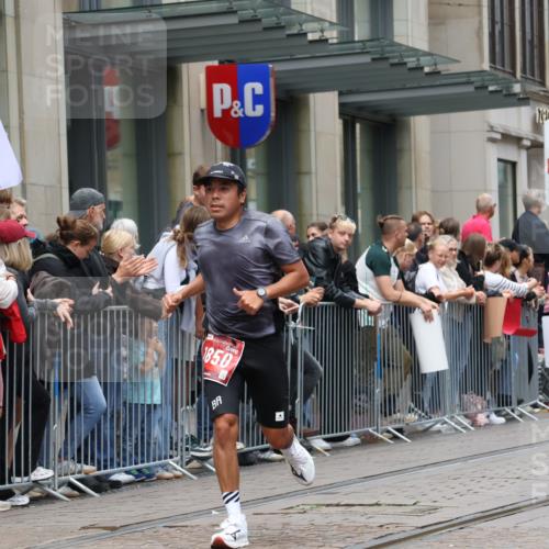 13.09.2026 - 21. swb-Marathon Bremen Strokosch-Dieckow http://msf.ph/oto/10390379 13.09.2026 13:02:53 Ziel 7206, 7478, 8028, 8331, 8756, 9200, 1381, 1795, 1850, 1862, 3609, 6918, 7265, 7841, 8319, 8325, 8331, 13237 meine-sportfotos.de
