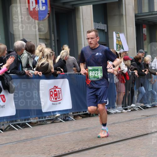 13.09.2026 - 21. swb-Marathon Bremen Strokosch-Dieckow http://msf.ph/oto/10390400 13.09.2026 13:02:57 Ziel 1372, 7206, 7478, 7715, 8028, 8756, 9200, 1381, 1795, 1850, 1862, 6918, 7265, 8319, 8325, 8331, 13237 meine-sportfotos.de