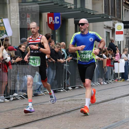 13.09.2026 - 21. swb-Marathon Bremen Strokosch-Dieckow http://msf.ph/oto/10390423 13.09.2026 13:03:02 Ziel 1372, 1950, 7206, 7478, 7715, 8028, 1381, 1850, 1862, 6918, 7265, 8319, 8325, 8331, 8756, 9200 meine-sportfotos.de