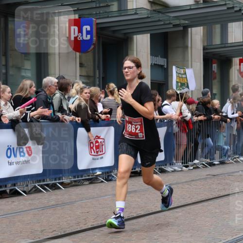 13.09.2026 - 21. swb-Marathon Bremen Strokosch-Dieckow http://msf.ph/oto/10390457 13.09.2026 13:03:08 Ziel 1372, 1950, 3092, 5024, 5719, 7206, 7478, 7715, 8028, 1381, 1862, 6918, 7265, 8319, 8325, 8331, 8756, 9200 meine-sportfotos.de