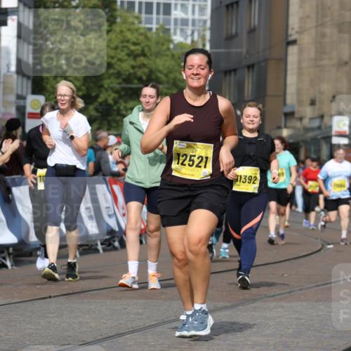 13.09.2026 - 21. swb-Marathon Bremen Strokosch-Dieckow http://msf.ph/oto/10390474 13.09.2026 11:13:32 Ziel 10804, 11048, 11357, 12393, 12418, 10330, 10766, 10889, 11078, 11084, 11999, 12010 meine-sportfotos.de