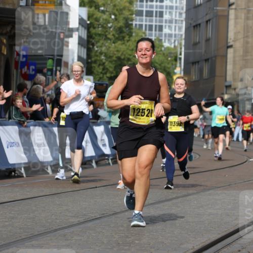 13.09.2026 - 21. swb-Marathon Bremen Strokosch-Dieckow http://msf.ph/oto/10390489 13.09.2026 11:13:33 Ziel 10804, 11048, 11357, 12393, 12418, 10330, 10766, 10889, 11078, 11084, 11999, 12010 meine-sportfotos.de
