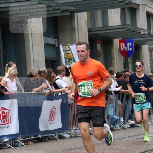 13.09.2026 - 21. swb-Marathon Bremen Strokosch-Dieckow http://msf.ph/oto/10390490 13.09.2026 13:03:21 Ziel 1090, 1372, 1587, 1950, 3092, 5024, 5143, 5719, 6973, 7715, 8096, 1372, 7206, 7478, 8028, 8756, 9200 meine-sportfotos.de